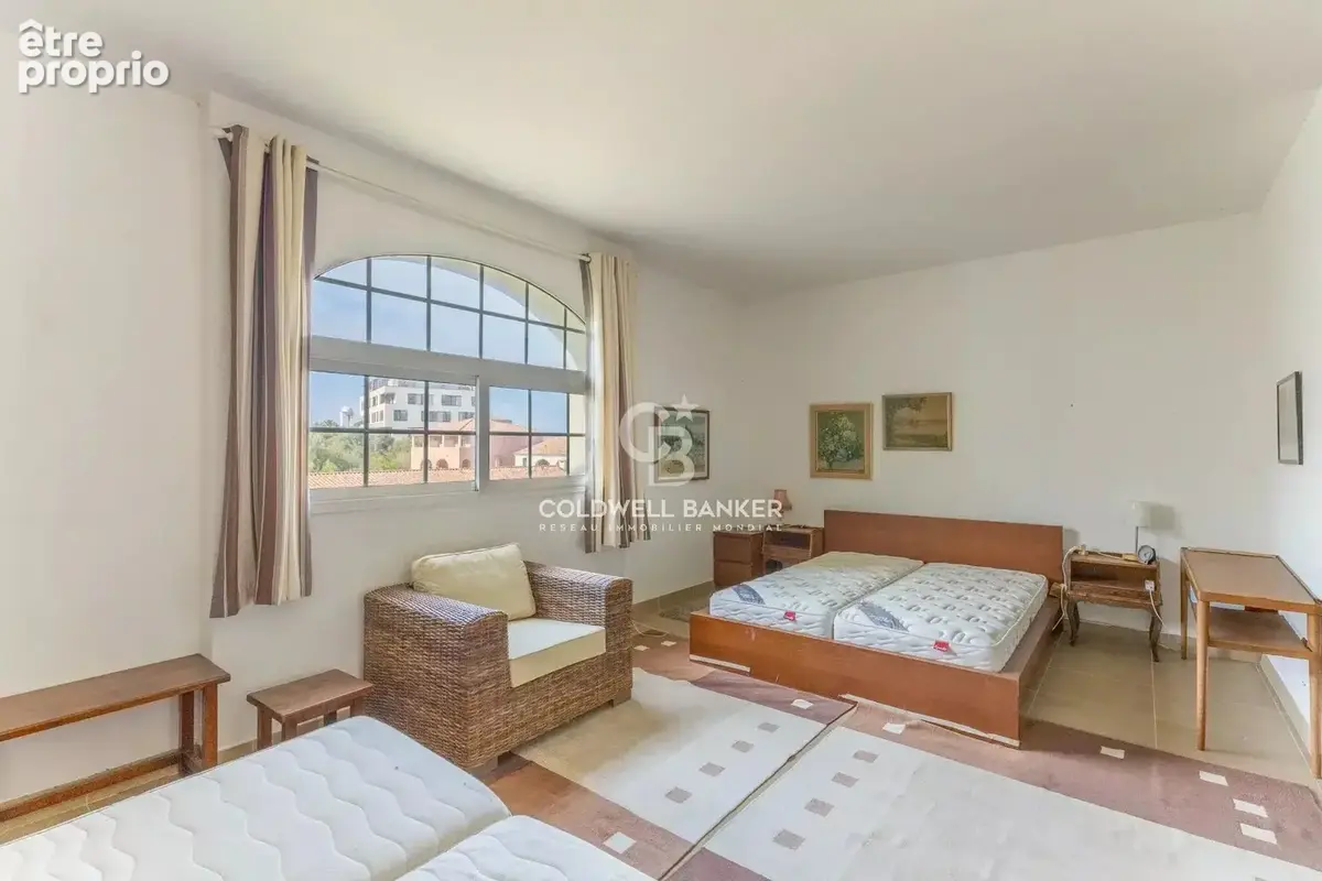 L'ile-rousse - Centre ville - Grand T4 en duplex - Cave & garage - photo 17