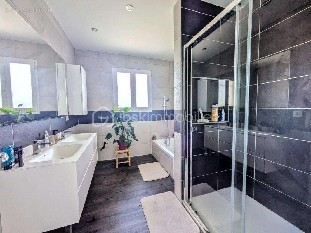 Villa d’architecte contemporaine avec piscine et domotique – 226 m² - photo 14