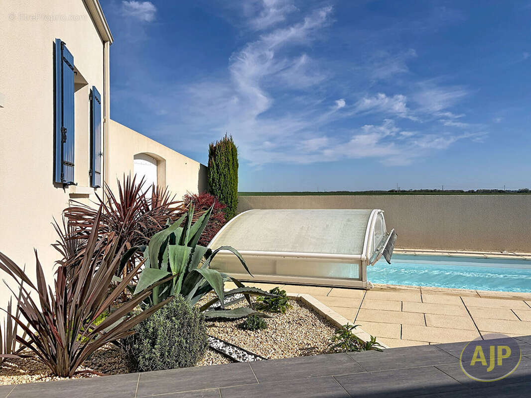 Maison Longeville Sur Mer , 3 chambres, 99 m2 environ, garage piscine proche mer. - photo 3