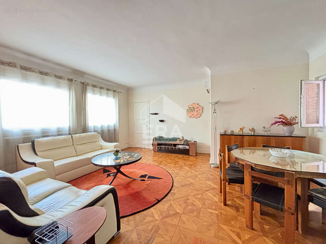 Appartement à LEVALLOIS-PERRET