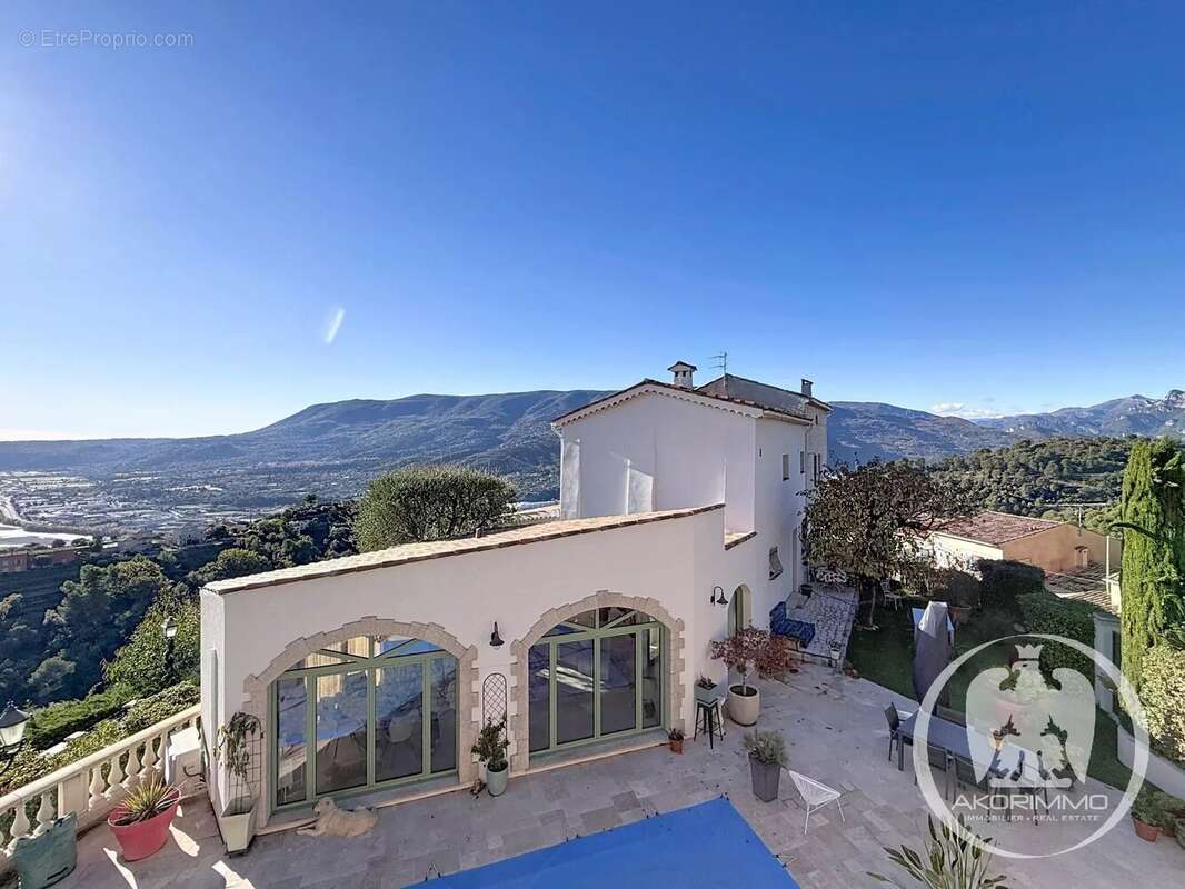 Maison à CASTAGNIERS