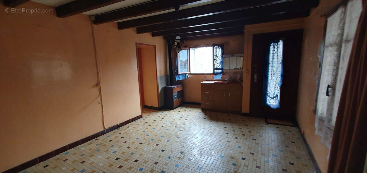 Maison à SAINT-MEME-LES-CARRIERES