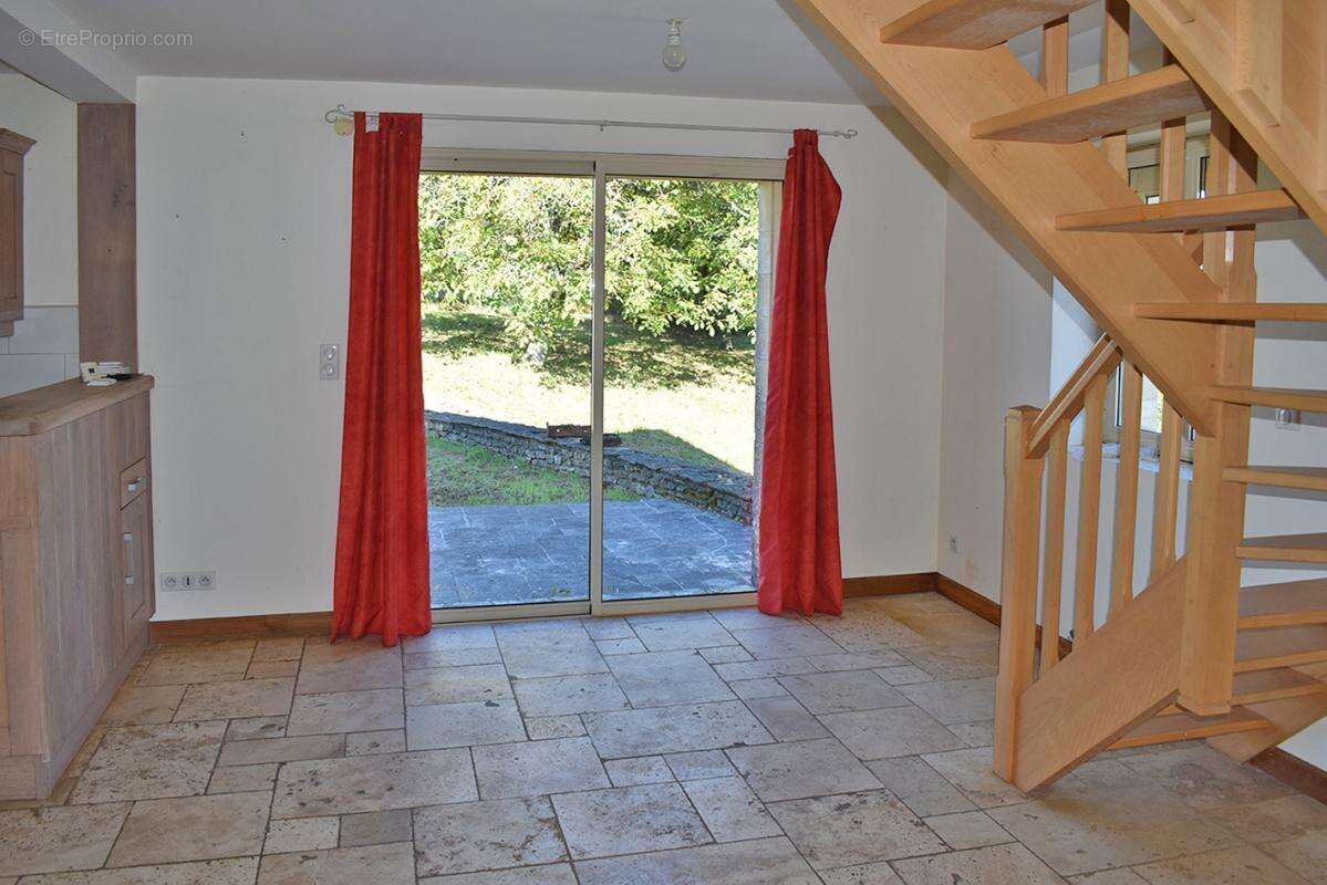 Maison à SAINT-GENIES