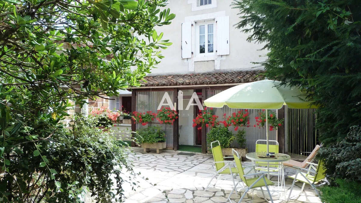 Charmant Ensemble de Maisons Charentaises - photo 34