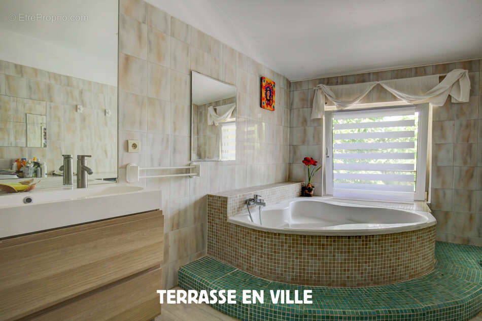 Pélissanne - t 5/6 - maison-de-ville 207m2 - jardin - 499 000 € - photo 17