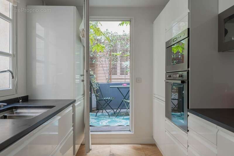 Appartement à PARIS-1E