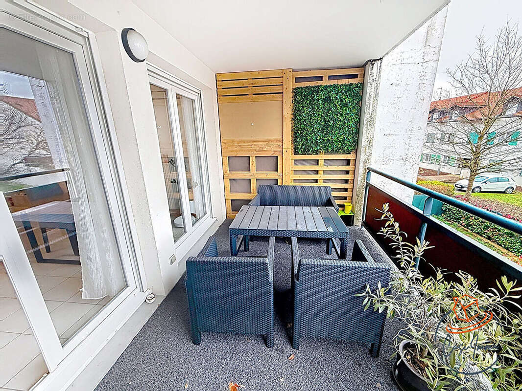 Appartement à SERGY