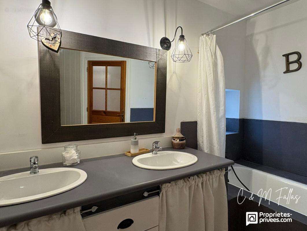 Maison à CAMARET-SUR-AIGUES