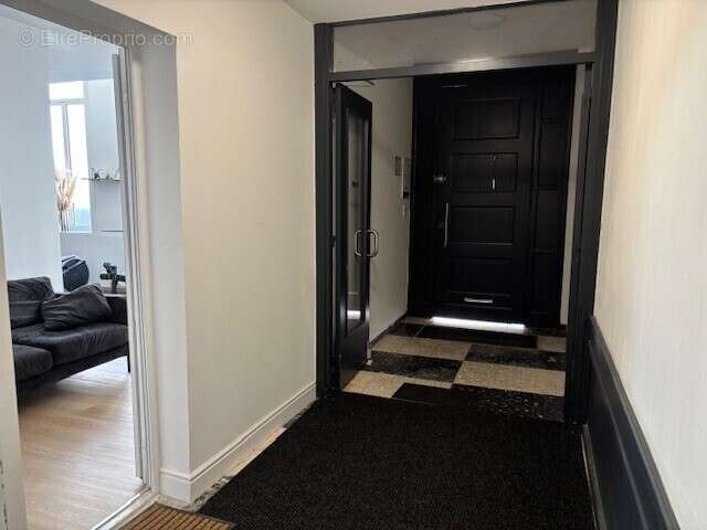 Rez-de-chaussée commercial de 70m² - photo 6