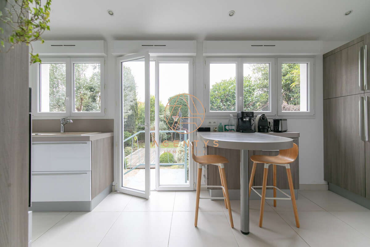 Maison à SAINT-MAUR-DES-FOSSES