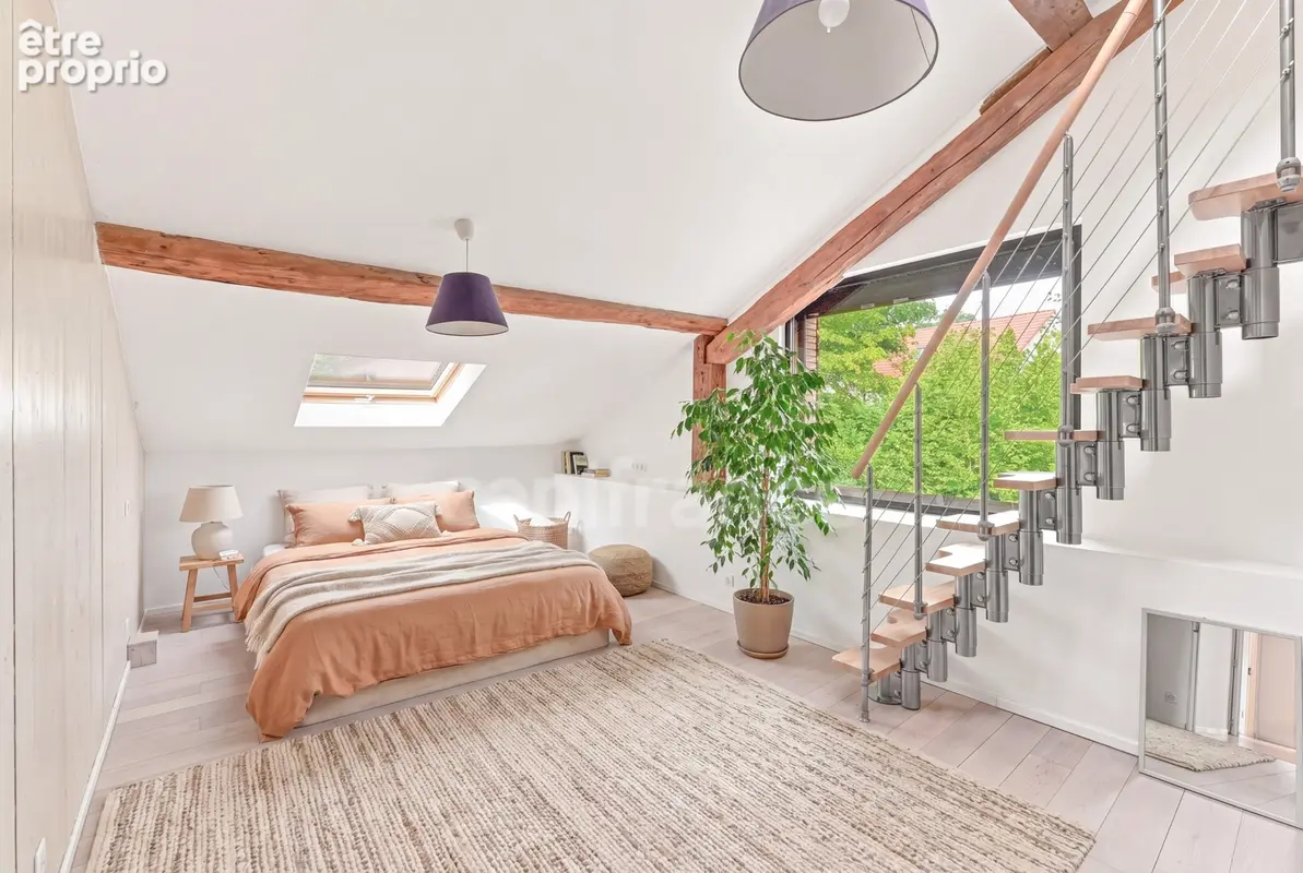 PRÉVESSIN-MOËNS – Ancienne forge du XIXᵉ transformée en loft – 187 m² – 3 chambres – Jardin - photo 5
