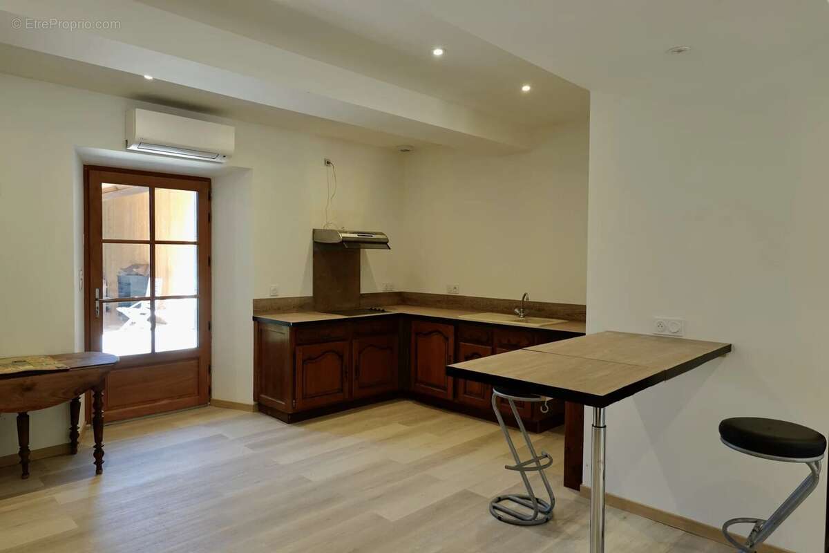 Maison en pierre de caractère 250 m² + corps de ferme 551 m² et maison annexe à rénover – Volumes, lumière & authenticité - photo 8