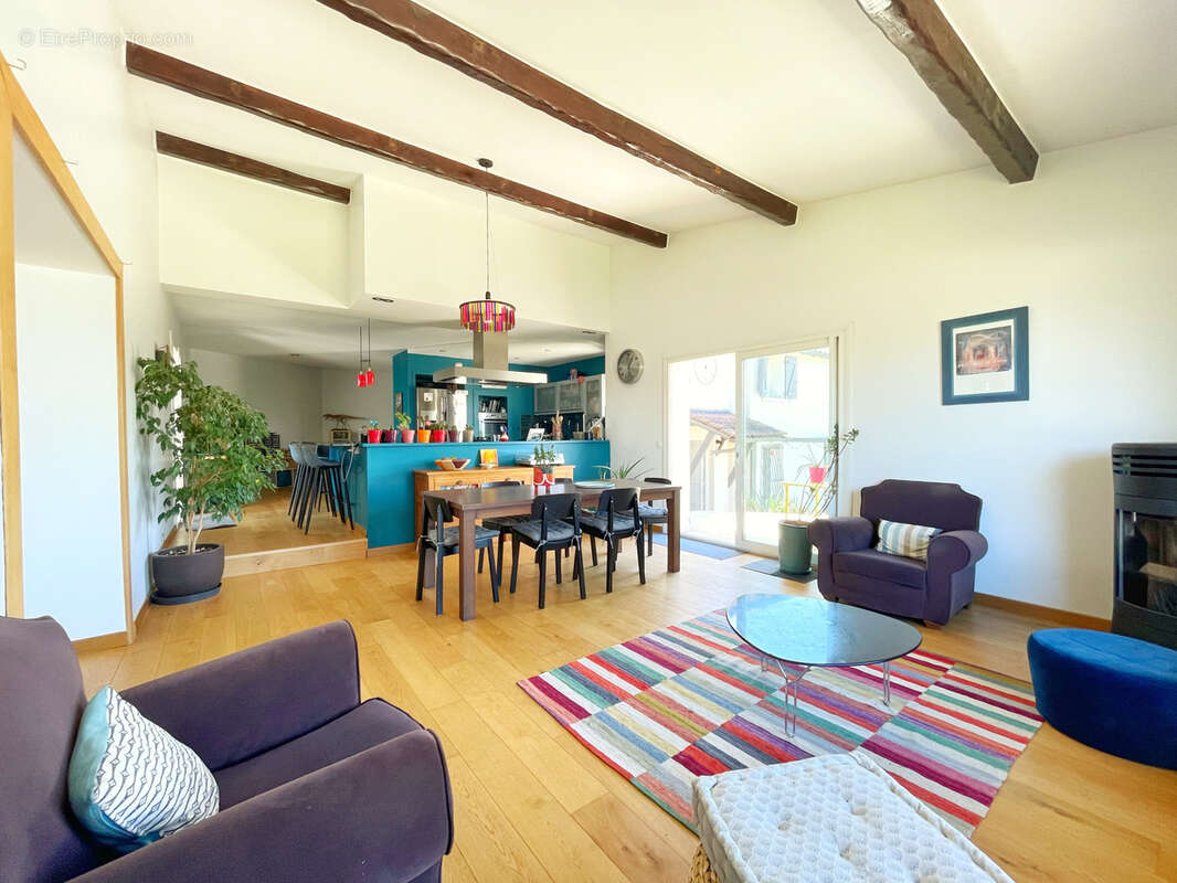 Maison à SAINT-GENIS-LAVAL