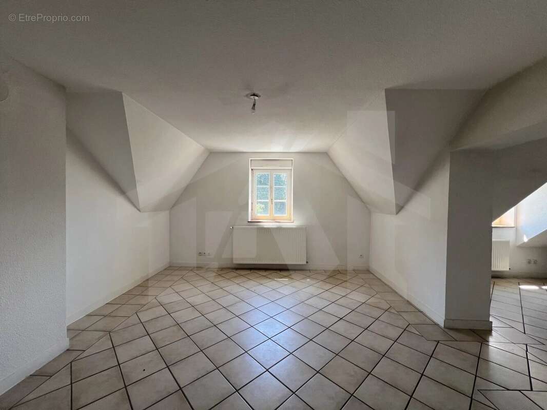 Appartement T3 de 77 m2 dans le Château de Poisat - photo 2