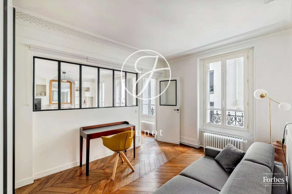 Appartement à PARIS-17E