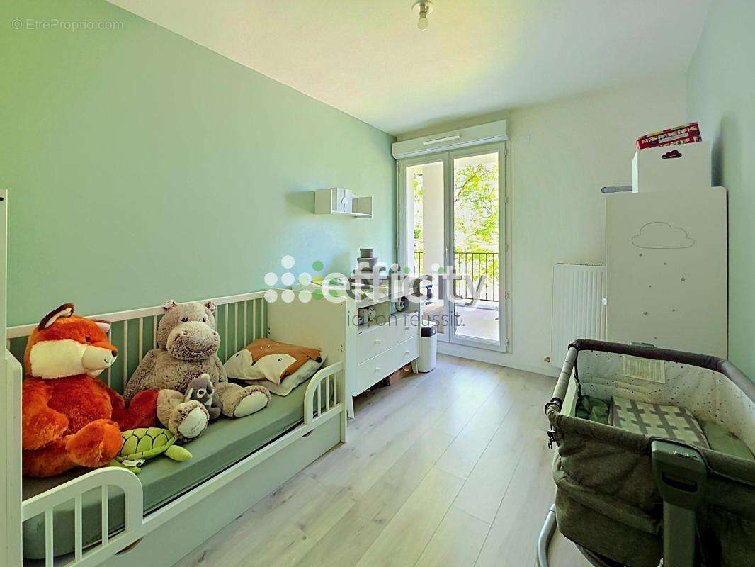Appartement à LE PLESSIS-TREVISE