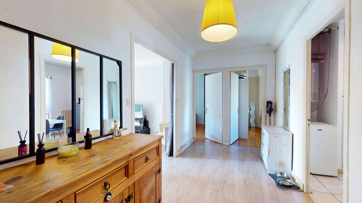 Appartement 3 pièces de 82 m2 avec 2 balcons - Vallier / Libération - Grenoble - photo 3
