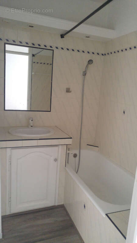 Appartement à BAGNOLS-SUR-CEZE
