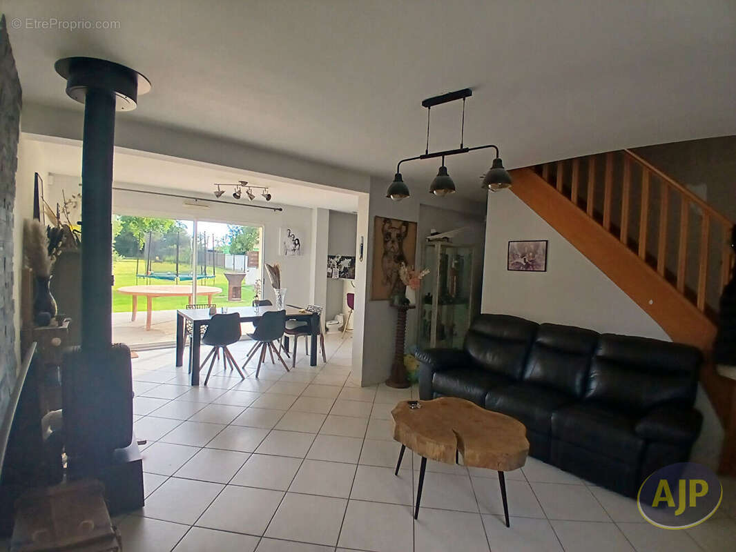 Maison à DONGES