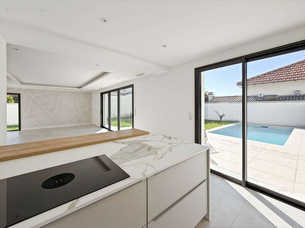 Maison à VILLENAVE-D'ORNON