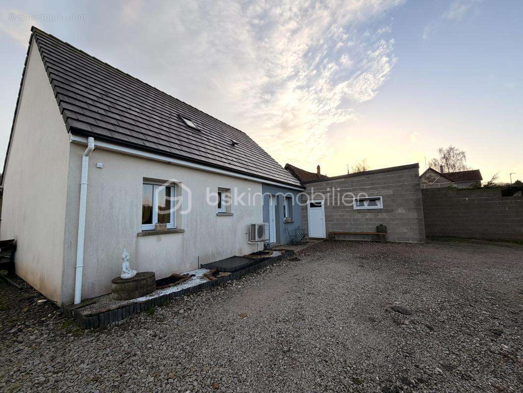 Maison à LONGROY