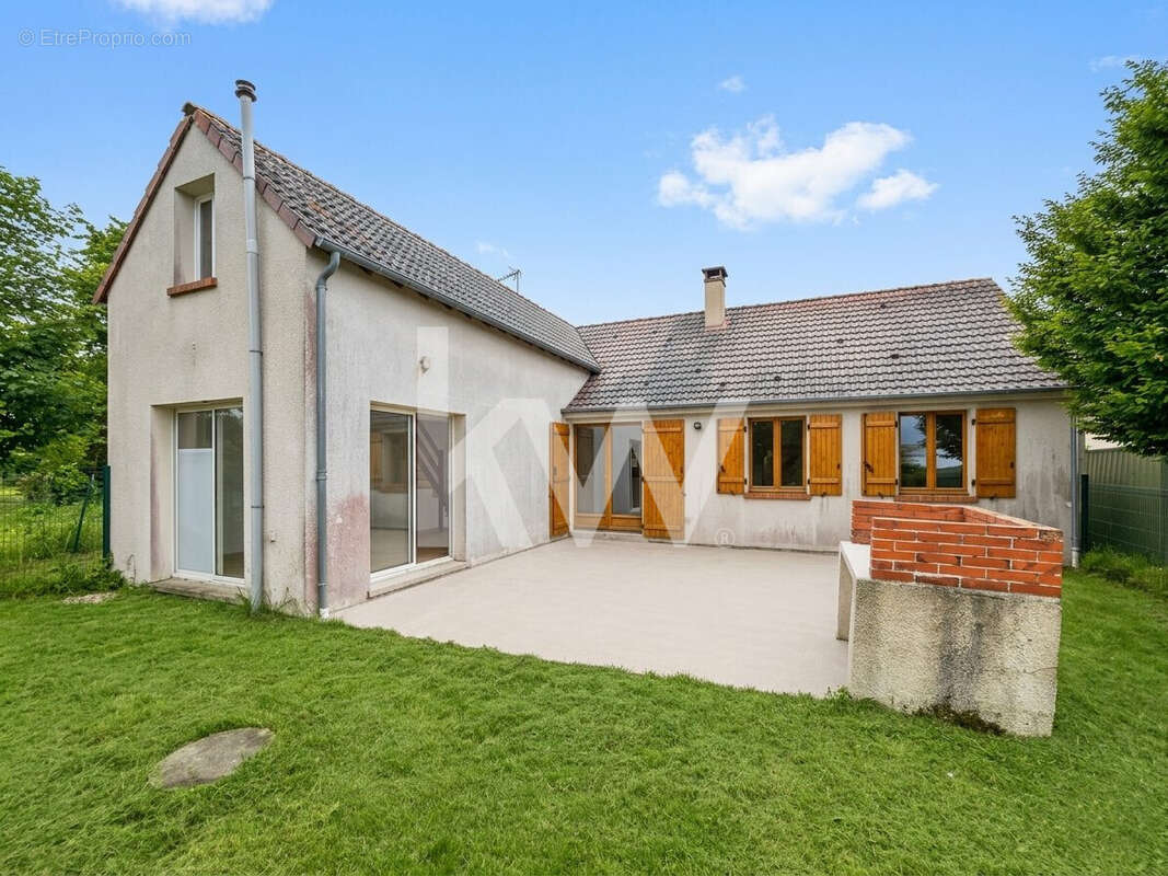 Maison 115 m² à Saint-Sigismond  - photo 4