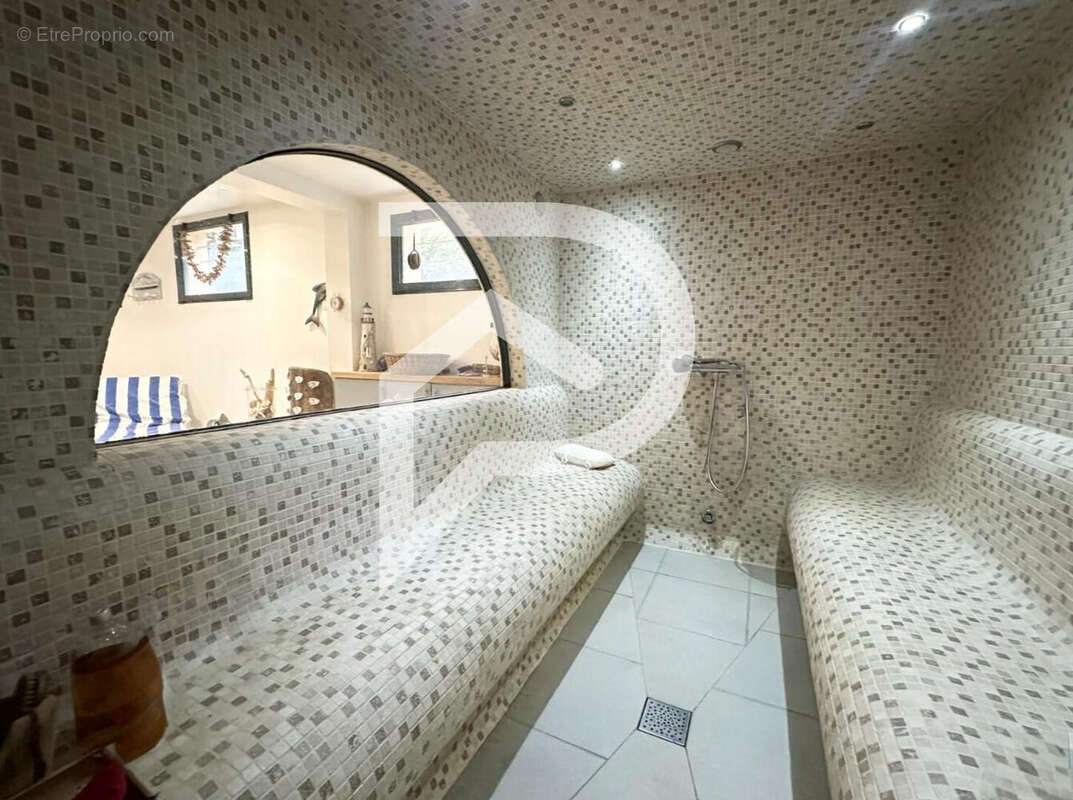 Maison à LE VAL-SAINT-GERMAIN