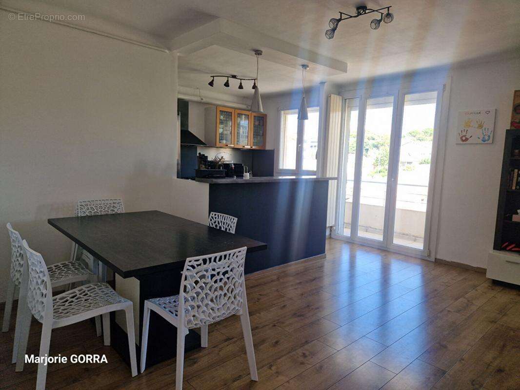 Appartement à MARSEILLE-4E