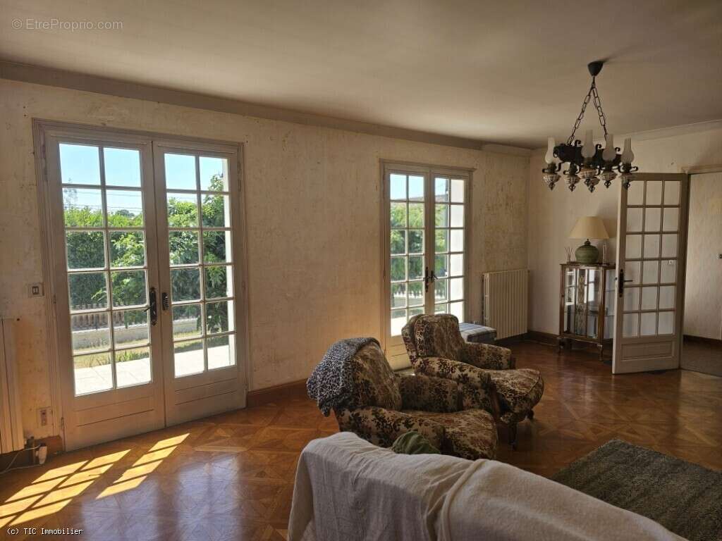 Beau Pavillon entre Ruffec et Sauzé-Vaussais - photo 12