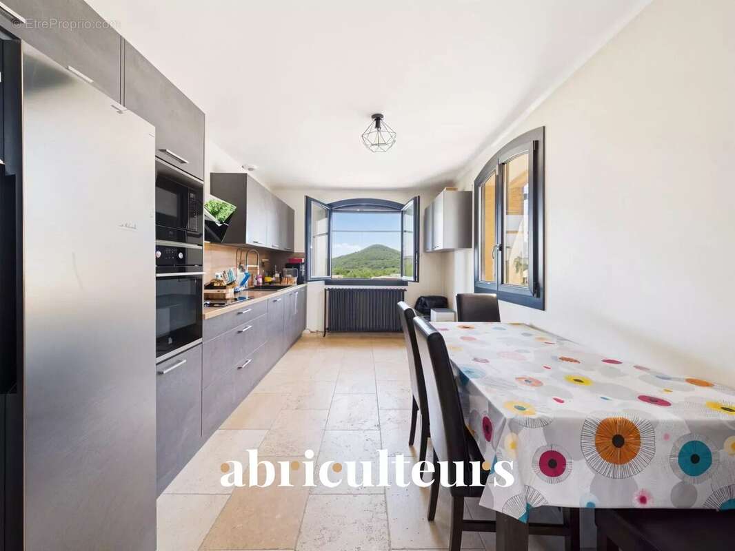 Appartement à ROGNES