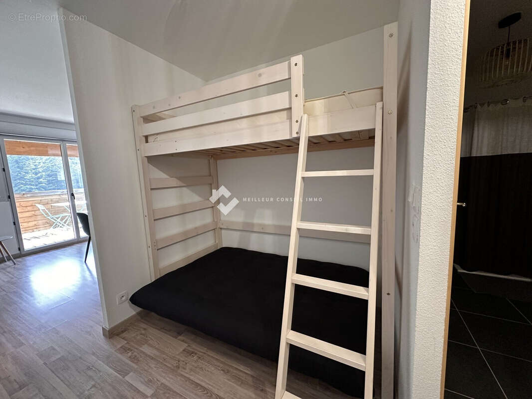 Appartement 48 m² à Laveissiere  - photo 8