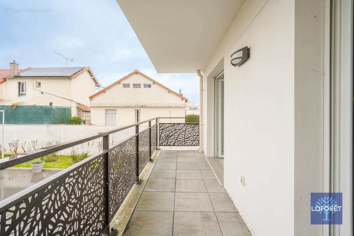 Appartement à LES PAVILLONS-SOUS-BOIS