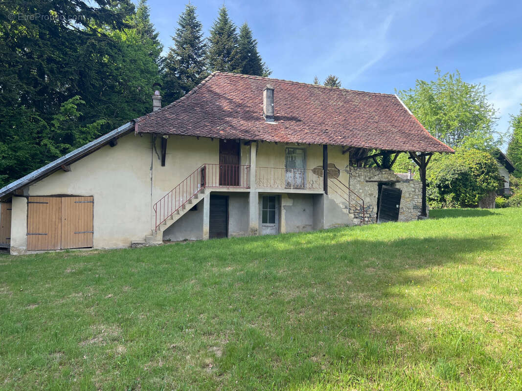 Maison à SAINT-ALBAN-DE-MONTBEL