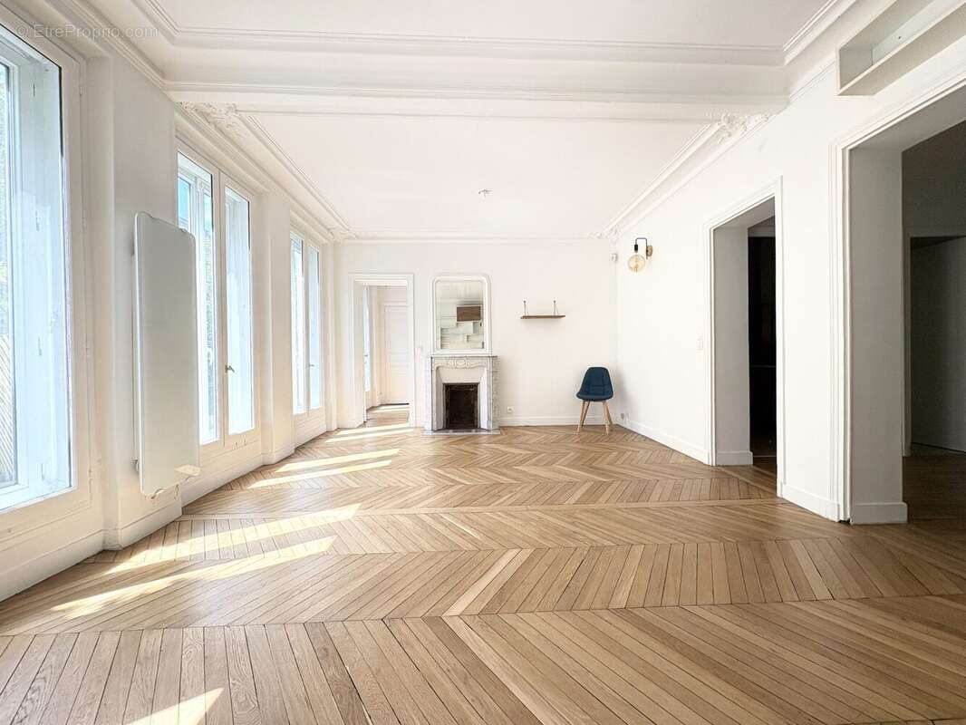 Appartement 71 m² à Paris-18e  - photo 2