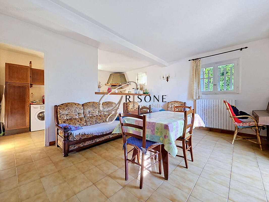 Appartement à SIX-FOURS-LES-PLAGES