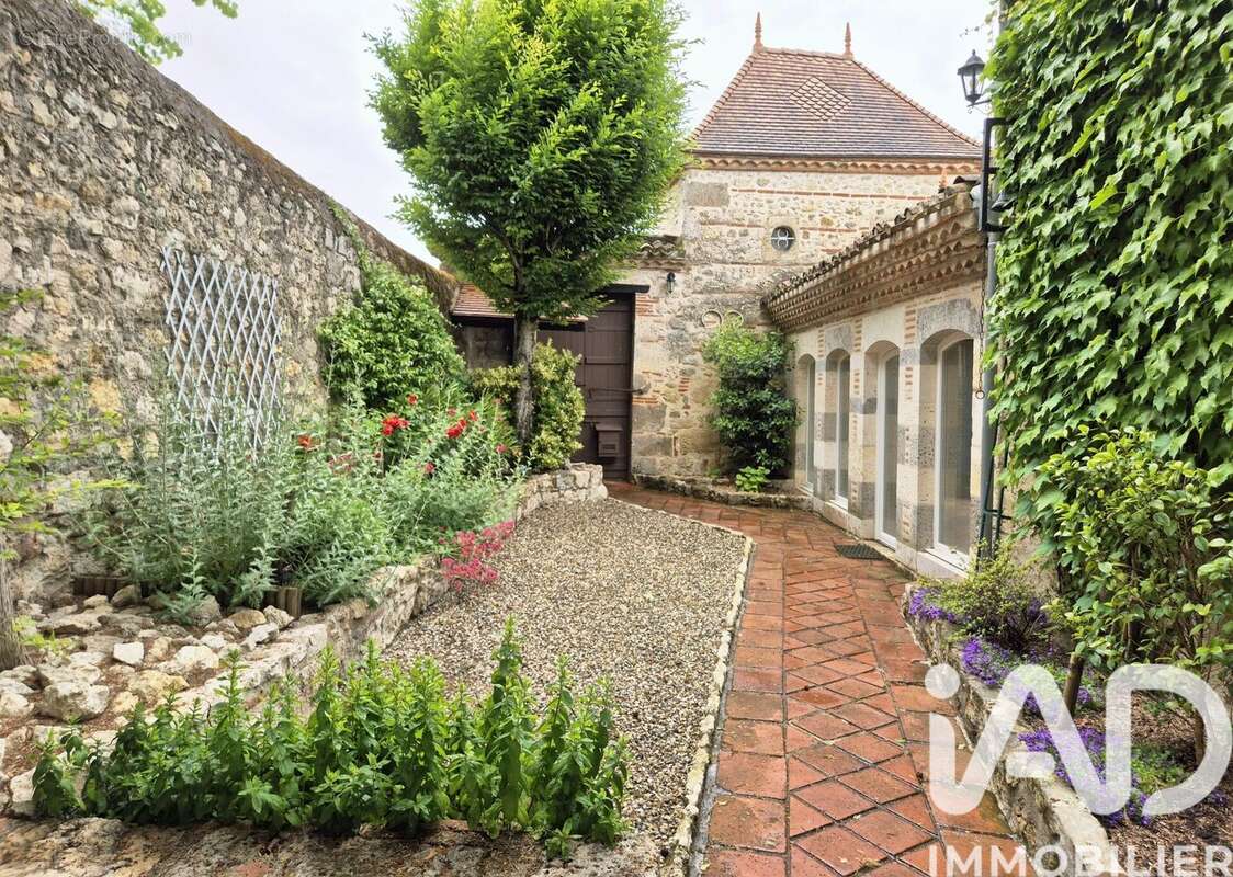 Maison 330 m² à Clermont-Dessous  - photo 3
