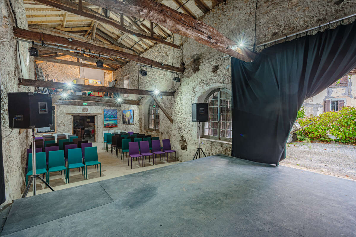 A vendre batisse de caractere - photo 2