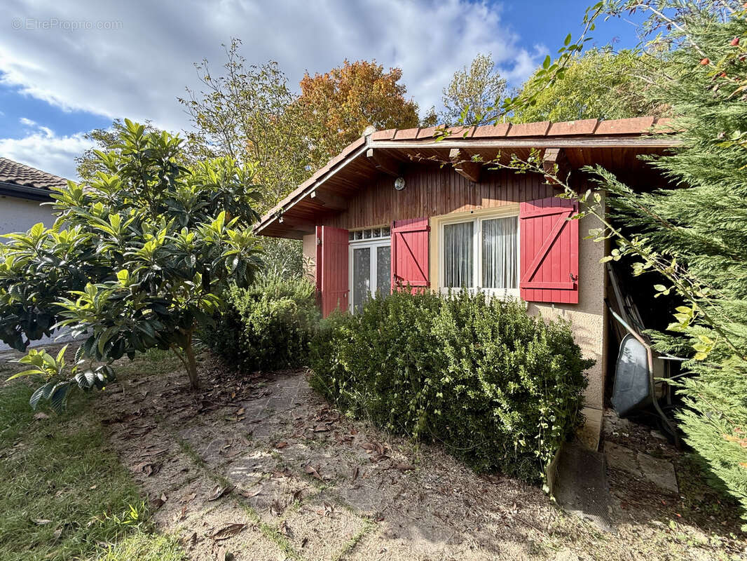 Maison à SAINTE-FOY-DE-PEYROLIERES