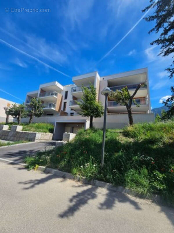 Parking à SAVINES-LE-LAC