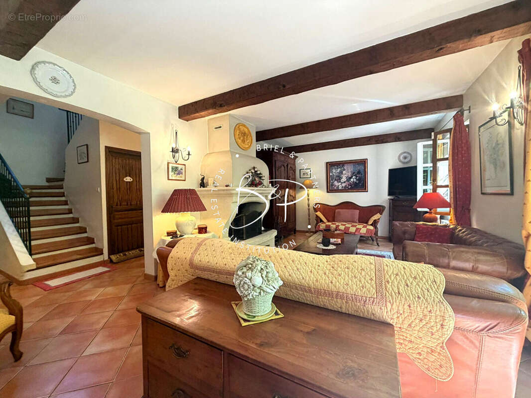 Bastide provençale 5 chambres avec  piscine au calme complet - photo 8