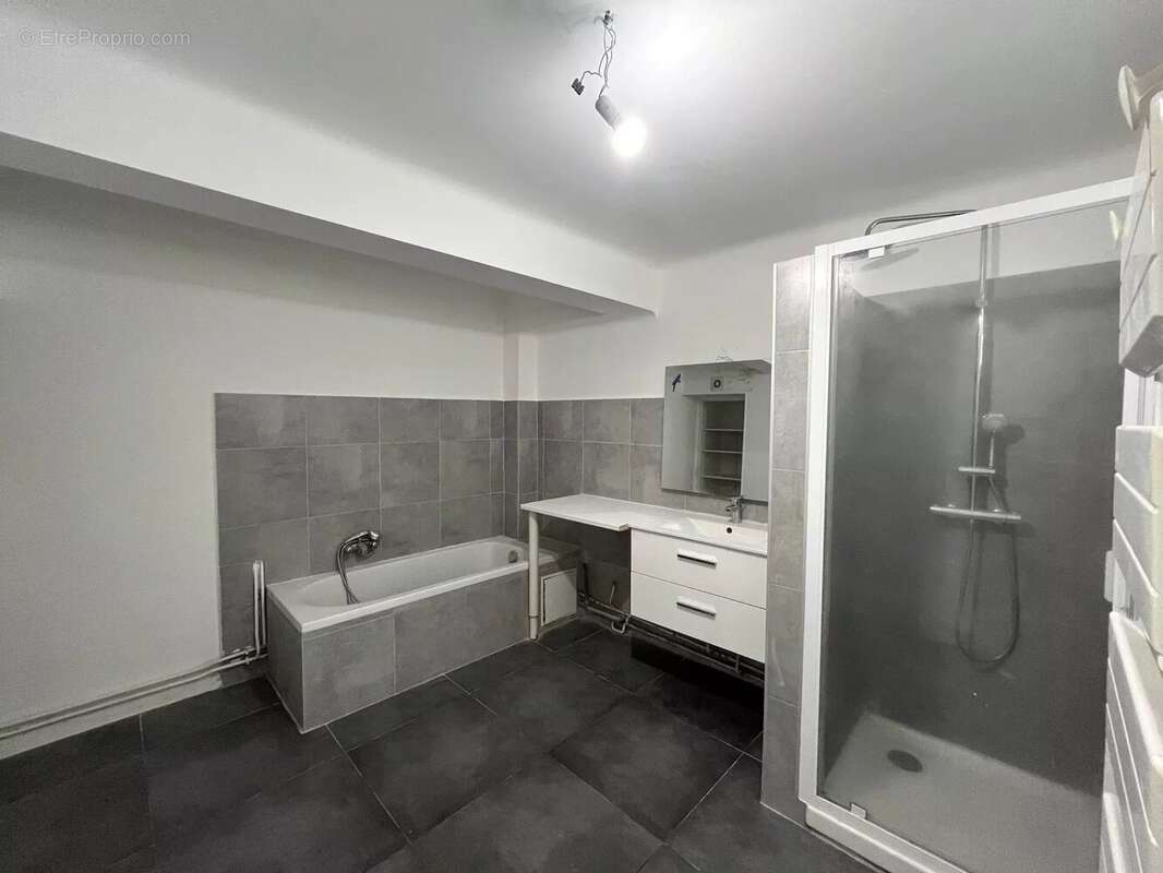 Appartement à EZE