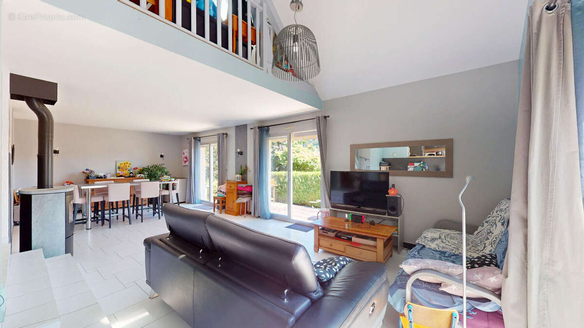 Maison à MISEREY-SALINES