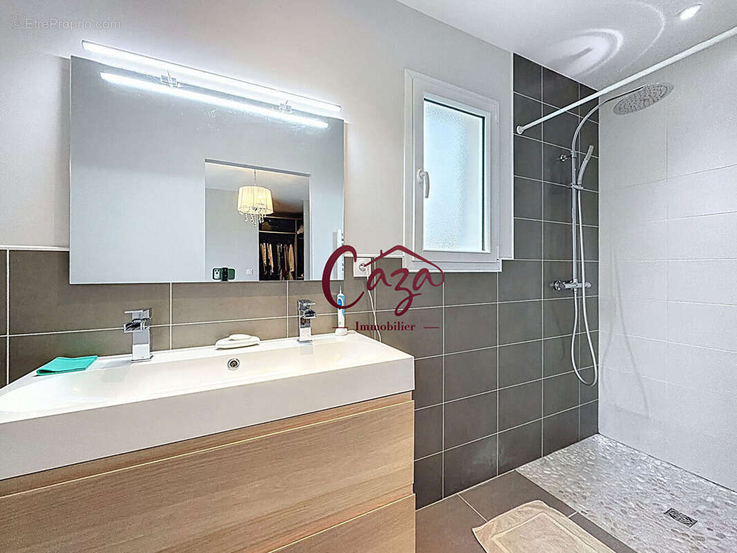 Maison à FARGUES-SAINT-HILAIRE