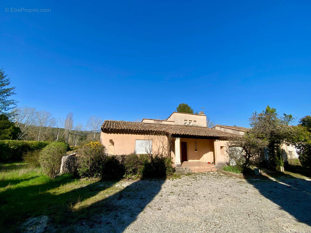 Maison à SAINT-CLEMENT-DE-RIVIERE