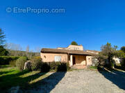 Maison à SAINT-CLEMENT-DE-RIVIERE