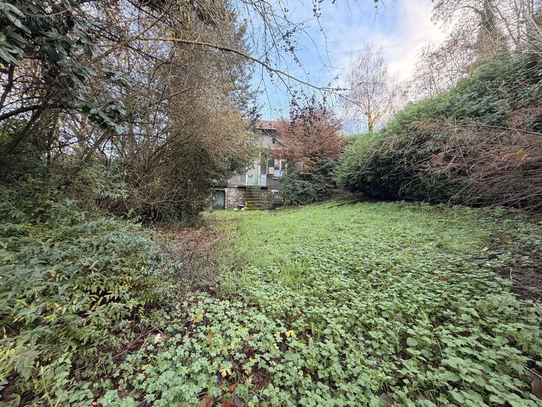 Maison à BRIIS-SOUS-FORGES