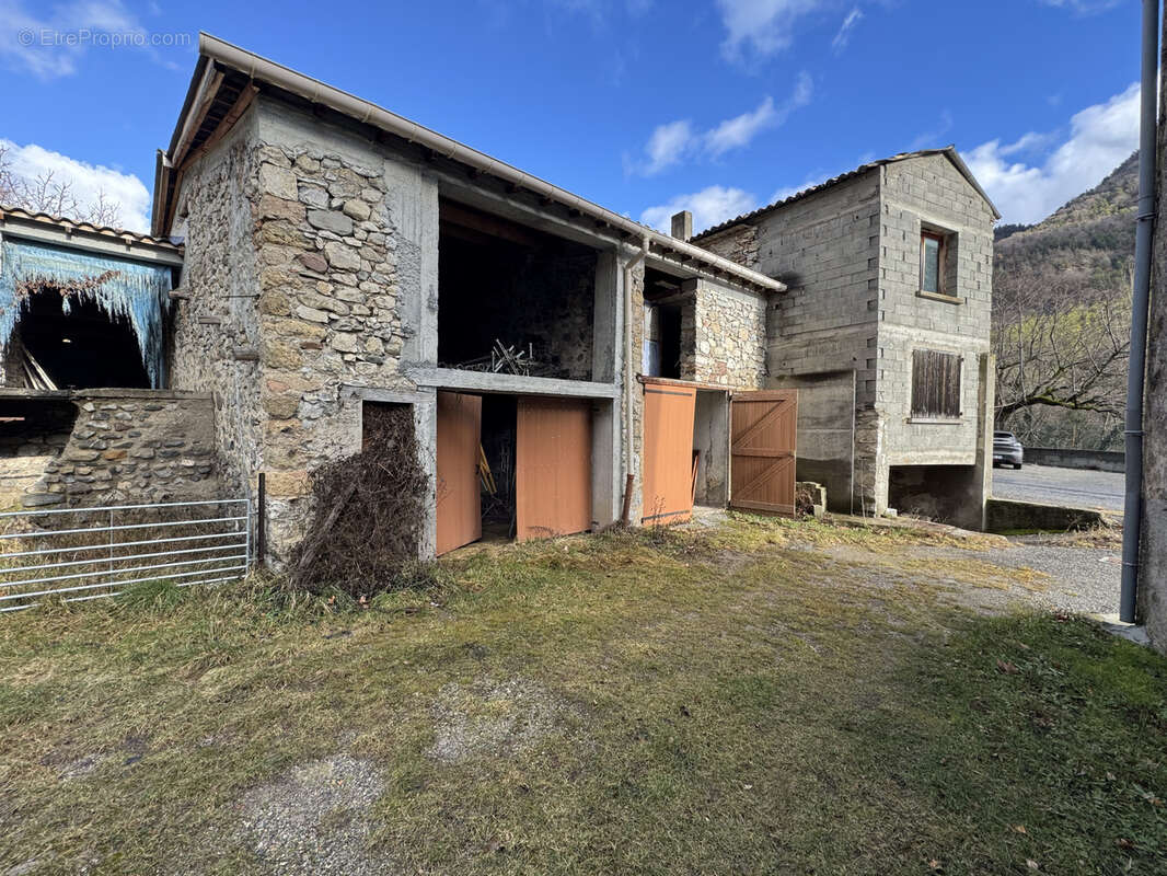 Maison à LA MOTTE-DU-CAIRE