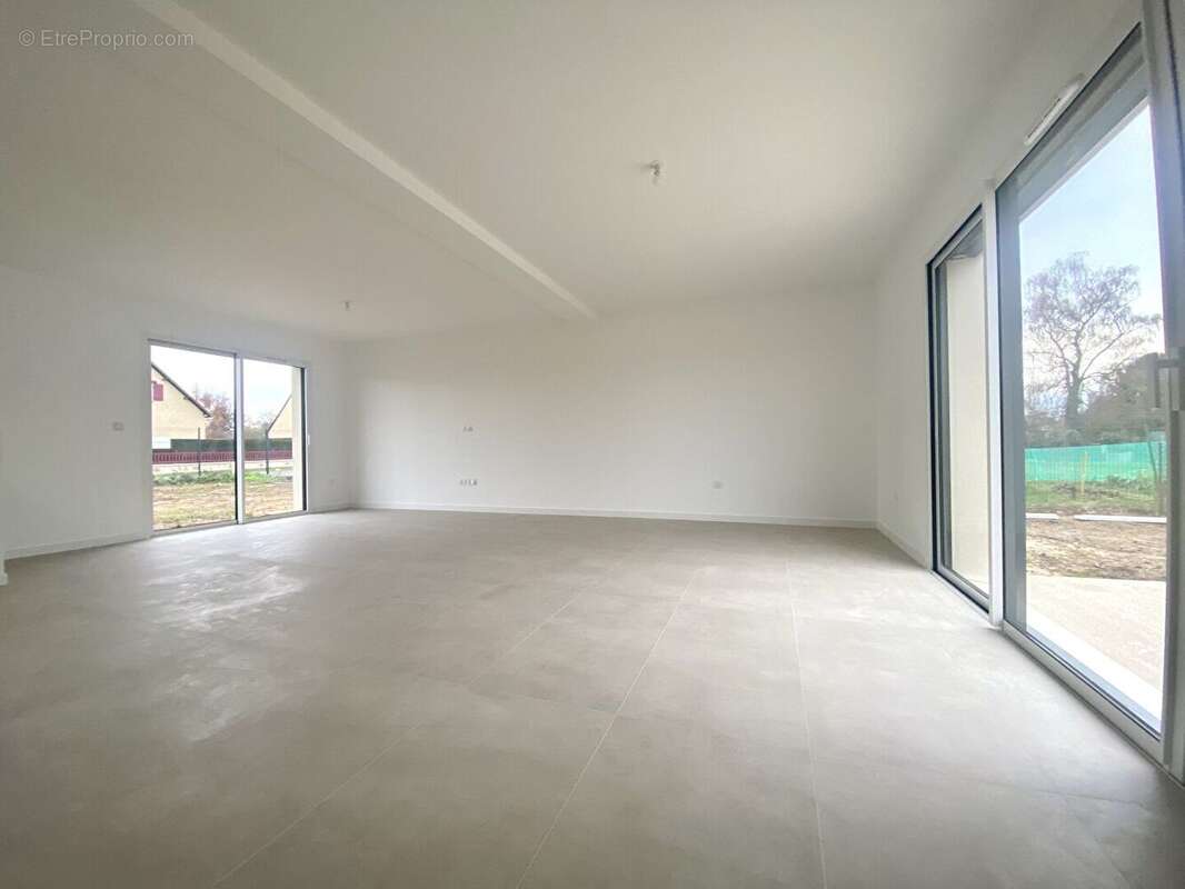 Maison à SACQUENVILLE