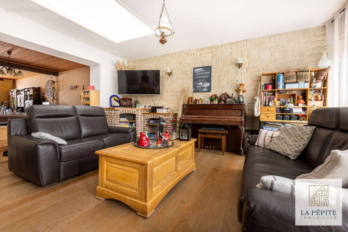 Maison à QUIEVRECHAIN