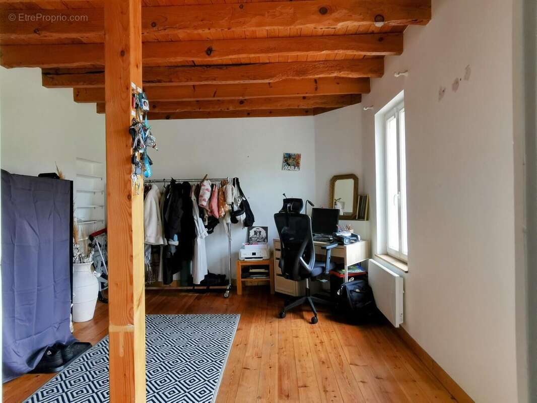 Maison 163 m² à Saint-Yzan-De-Soudiac  - photo 6